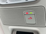 SOSコールは急病時やあおり運転被害などの危険を感じた時スイッチを押すと専門のオペレータに繋がって警察や消防への連携をサポートしてくれます。万が一の事故発生時にはエアバッグ展開と連動して自動通報します。
