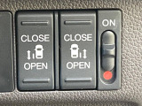 【両側パワースライドドア】スマートキーや運転席のスイッチで後席両側スライドドアの開閉が可能♪電動だから力を入れてドアを開ける必要が無く、小さなお子様でも簡単に開け閉めでき快適です♪