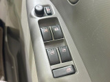 【電動格納ミラー】サイドミラーは電動格納式となっており、狭い駐車場でもキズがつくリスクを抑えられます。