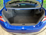 積み下ろしのしやすいデッキにはたっぷりと荷物を積み込んでいただけます。遊びから仕事まで、様々なシーンで頼れます♪