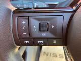 ステアリングスイッチ付きのハンドル!運転に支障をきたすことなくナビ操作が可能です!!