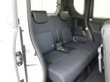 ゆとりある広々とした車内空間は、ドライブを始め買い物やレジャーなど、幅広く活躍します。一人でもみんなとでもお出かけを楽しみましょう!