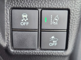 駐車時の安全確認をサポートするバックカメラも使用できます。インターナビで様々な情報を得ることもできます。