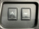 ブレーキの補助操作を行い減速して衝突被害を軽減する衝突軽減ブレーキ、走行中の車両が車線からはみ出さないようドライバーをアシストする車線逸脱防止支援システムです!