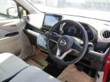 スッキリした運転席周り操作もしやすく各装置のコントロールができます。