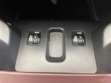 【シートヒーター】シートを温めてくれる暖房機器です!長時間座っていると負担が掛かりやすい背中や腰、または冬場などの寒い日に冷えやすい脚部に快適なぬくもりを伝えます。