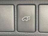 【パワーバックドア】スマートキーや運転席のボタンを押すだけでリアゲートが自動で開閉します!荷物を持っている時や、高い位置にあるバックドアを閉める際に便利な機能です♪