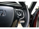 Hondaセンシングの機能のひとつ、アダプティブクルーズコントロール付!アクセルから足を離しても設定したスピードと前車との車間を保ち走行してくれます!車線維持もアシスト☆高速道路で疲労軽減ですね☆