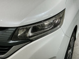 LEDヘッドライトは、点灯の瞬間から最大光量を発揮し、突然暗くなるトンネルなどでの安定感を高めます。