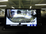 バックカメラの画像です。ガイドラインがスムースな車庫入れをサポートいたします。車庫入れの安心感がアップしますね。