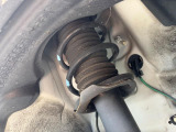 お車を安心してお乗りいただく為には、足回りの定期点検が欠かせません。サービスサポート(有償保証)では無料点検もご提供しており、安心のカーライフをお過ごしいただけるサポート体制が整っています。