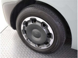 かっこいいホイールですね。 車のイメージを大きく左右するホイール部分はコダワリを持ちたいですね。