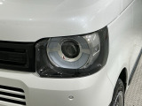 LEDヘッドライトは、点灯の瞬間から最大光量を発揮し、突然暗くなるトンネルなどでの安定感を高めます。