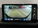 【バックカメラ】運転が苦手な方も車庫入れラクラクです!ギアをリバースに入れれば自動的に切り換わりますので、面倒な操作は不要です♪狭い駐車場もお車を傷つけず安心ですね!