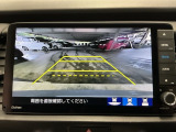 【バックカメラ】運転が苦手な方も車庫入れラクラクです!ギアをリバースに入れれば自動的に切り換わりますので、面倒な操作は不要です♪狭い駐車場もお車を傷つけず安心ですね!