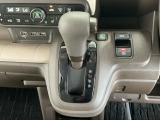 オートマチックシフトレバーは、手になじみ操作しやすい形状で安全運転にもつながります♪