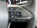 【レーダークルーズコントロール】はミリ波レーダーセンサーからの情報により先行車を認識。アクセルに足をかけることなく、設定した車間距離を保ちながら追従走行してくれます