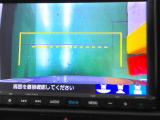 バックカメラの画像です。ガイドラインがスムースな車庫入れをサポートいたします。車庫入れの安心感がアップしますね。