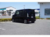 大口なトランクルームです。幅広で荷物の出し入れが簡単になります!