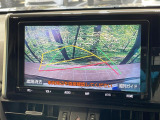 【バックカメラ】駐車時に後方がリアルタイム映像で確認できます。大型商業施設や立体駐車場での駐車時や、夜間のバック時に大活躍!運転スキルに関わらず、今や必須となった装備のひとつです!