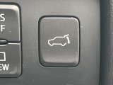 【パワーバックドア】スマートキーや運転席のボタンを押すだけでリアゲートが自動で開閉します!荷物を持っている時や、高い位置にあるバックドアを閉める際に便利な機能です♪