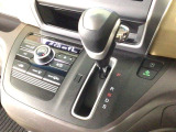 オートマチックシフトレバーは、手になじみ操作しやすい形状で安全運転にもつながります♪