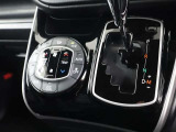 運転席側、助手席側それぞれで温度設定可能な「左右独立温度コントロール機能」付き【オートエアコン】です♪