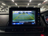 ディスプレイオーディオやカーナビは、現代のドライブにおいて欠かせない装備のひとつです。初めての場所でも迷いにくく、快適なルート案内で運転をサポートします。移動中のエンターテインメント性も高まります。