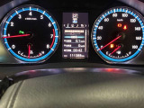 視認性に優れたメーターを採用しており、走行中でも車速や情報が分かりやすく表示されます。運転時の視線移動をむりのない範囲に抑え、快適で安心感のあるドライブをサポートします。