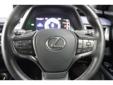 レーダークルーズコントロール(全車速追従機能付)が装備されています。高速道路で定速走行だけでなく、0km/hから約100km/hの広い範囲で先行車との車間距離を適切に保ちながら追従走行ができます。