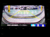 バックカメラの画像です。ガイドラインがスムースな車庫入れをサポートいたします。車庫入れの安心感がアップしますね。