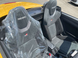 毎日過ごす運転席は要チェック。シートのへたり・擦れ、視界のイメージまで伝わる重要ポイント。