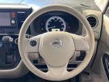 インテリアに合わせたデザインのステアリングは、運転される方のことも考え、運転しやすい形状、大きさです。是非一度、実際に触ってお確かめください。