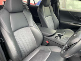 【パワーシート】質感のいいシートを採用されています。スイッチで運転ポジション変えられるのはとっても楽です!ぜひ一度座っていただき体感してください!