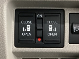 【両側パワースライドドア】両側がパワースライドドアになっており、運転席のスイッチやスマートキーでも開閉が可能です!開口部も広いので乗り降りも楽々♪