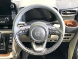 インテリアに合わせたデザインのステアリングは、運転される方のことも考え、運転しやすい形状、大きさです。是非一度、実際に触ってお確かめください。