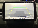 バックでの車庫入れも安心です! リアカメラが付いているバックモニター付のナビを装備しております。操作線もついており距離感も画面から確認できます。