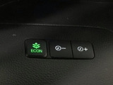 ★ECONスイッチ★ エコドライブを加速しよう!スイッチをONにすると、運転の仕方によるロスを抑え込み燃費をよくするようクルマが頑張ります(*^ー^*)燃費向上にチャレンジ♪