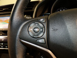 【ステアリングリモコン】ステアリングにオーディオ調節可能なスイッチが装備されていますので運転中でも視線をそらさずにオーディオの調節が可能です!