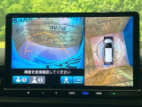 【マルチビューカメラシステム】専用のカメラにより、上から見下ろしたような視点で360度クルマの周囲を確認することができます☆死角部分も確認しやすく、狭い場所での切り返しや駐車もスムーズに行えます。