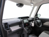 ダイハツのお店では、ダイハツ車を知り尽くしたプロフェッショナルが、専用の診断機器を使って各システムを点検しております。