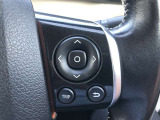【ステアリングスイッチ】右です。ハンドルから手を離さず、運転に集中したまま手元でマルチインフォメーションディスプレイ内の表示切替などができます。