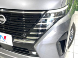 【LEDヘッドライト】悪天候や夜間走行時も良好な視界を確保し安心して運転できる高輝度LEDヘッドライトを装備!点灯速度が早く、消費電力も抑えられています。