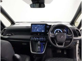 オシャレなインテリアで運転する気分も盛り上がりますよね^^