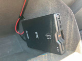 ETC車載機は助手席側のグローブボックス内部に取り付けられております。盗難防止に役立ちますし、邪魔になる事にもなりません!