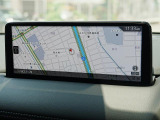 マツダコネクトの10.25インチワイドセンターディスプレイです。『Android Auto』『Apple CarPlay』や独自のコネクテッドサービスに対応したインターフェイスシステムです。
