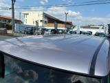 中古車という商品の特性ルーフには子キズや塗装しみ細かな凹み等があります