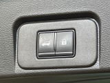 【パワーバックドア】スマートキーや運転席のボタンを押すだけでリアゲートが自動で開閉します!荷物を持っている時や、高い位置にあるバックドアを閉める際に便利な機能です♪