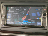 スマートフォン感覚で使いこなせるタッチディスプレイや、自然な対話で目的地を設定できる音声認識機能に対応したAVナビゲーションシステムです。ETC2.0と連動したリアルタイム交通情報も受信します。