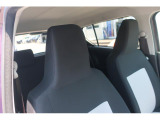 運転席周りになります。疲れにくいシートポジション、安全性を重視した視界性能となっております。